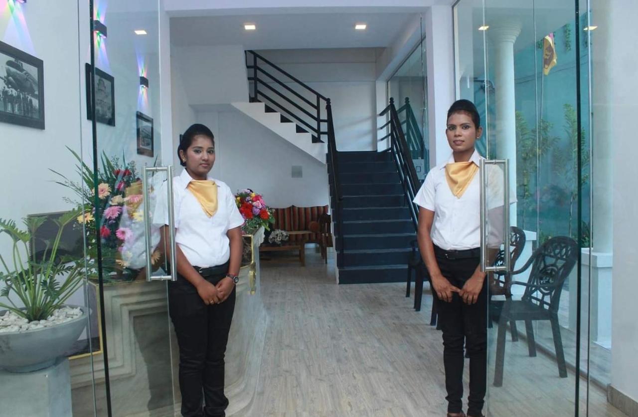 Kings Gate Airport Transit Hotel Katunayaka Exterior foto